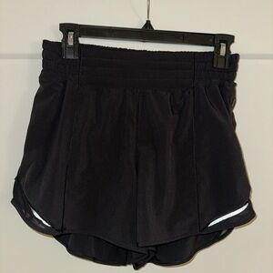 Lululemon Hotty Hot 4 inches